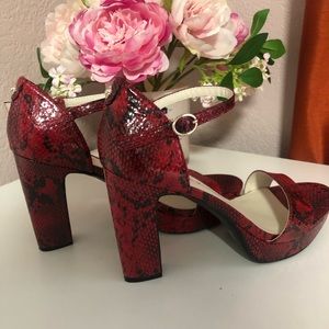 Anne Klein heels, NEW , size 8.